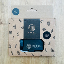 Load image into Gallery viewer, Thruster 3 fin set - FCS 1 - Rebel Fin Co - Made with recycled carbon - Predn Surf Co