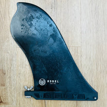Load image into Gallery viewer, 9.5 Inch Single fin - nose rider - US Fin box - Longboard - Rebel Fin Co - Made with recycled carbon - Predn Surf Co
